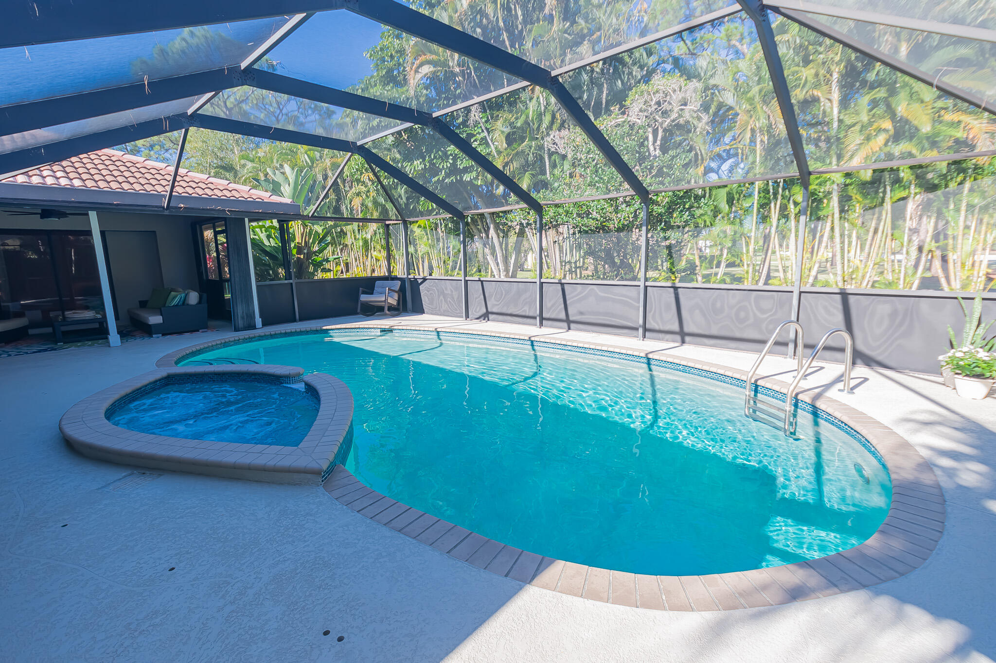 COUNTRY CLUB ESTATES - Residential