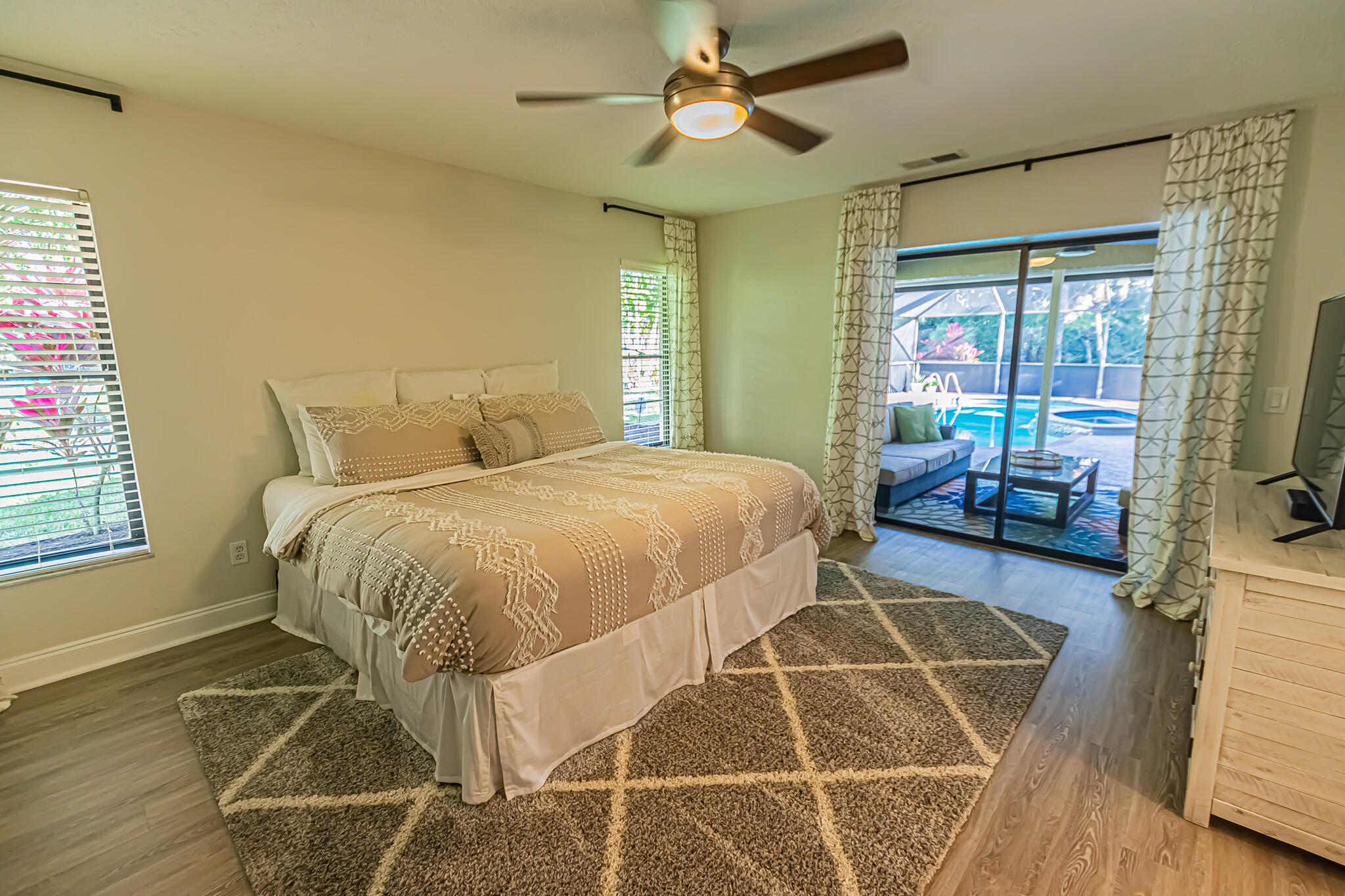 COUNTRY CLUB ESTATES - Residential