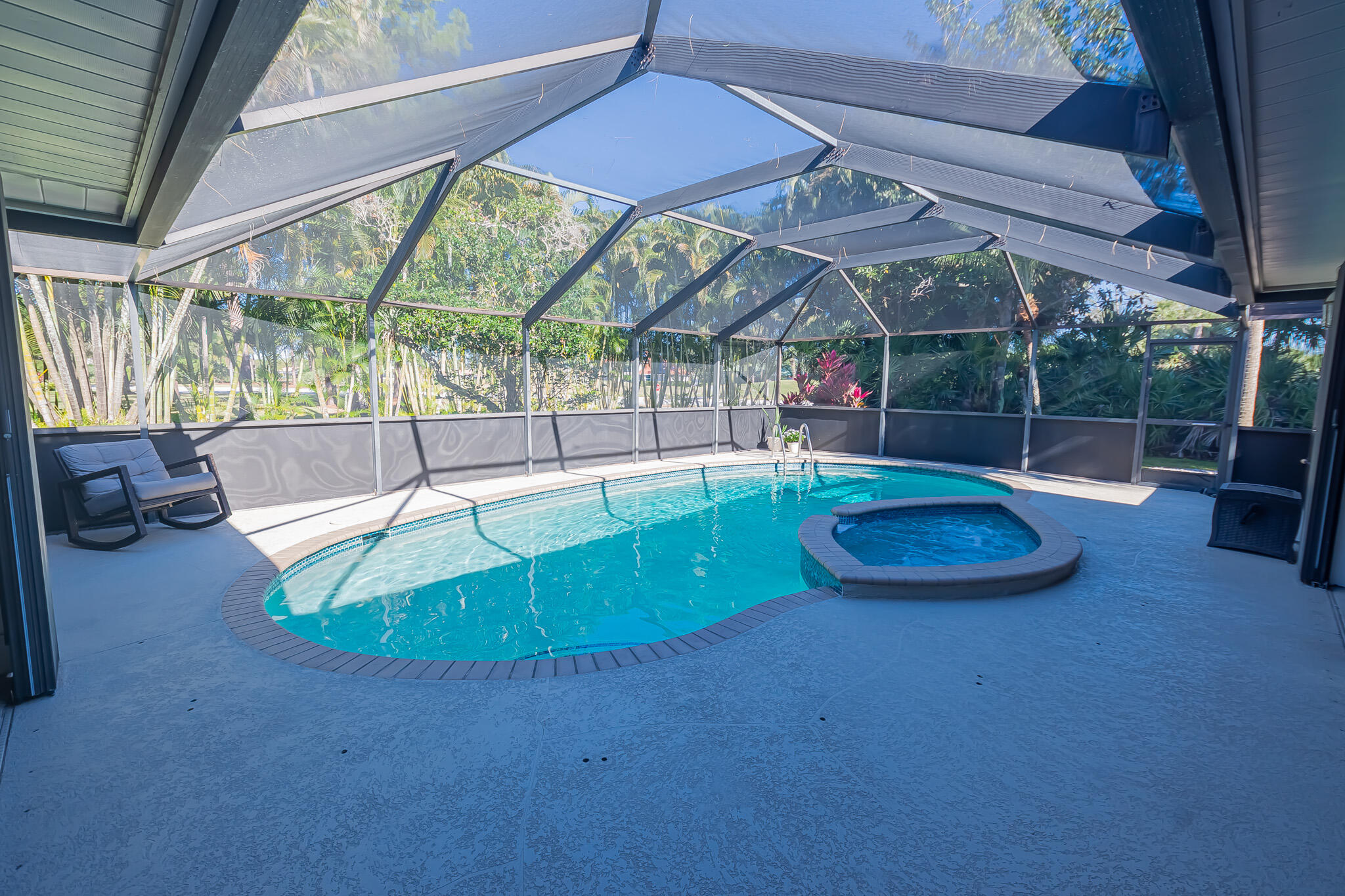 COUNTRY CLUB ESTATES - Residential