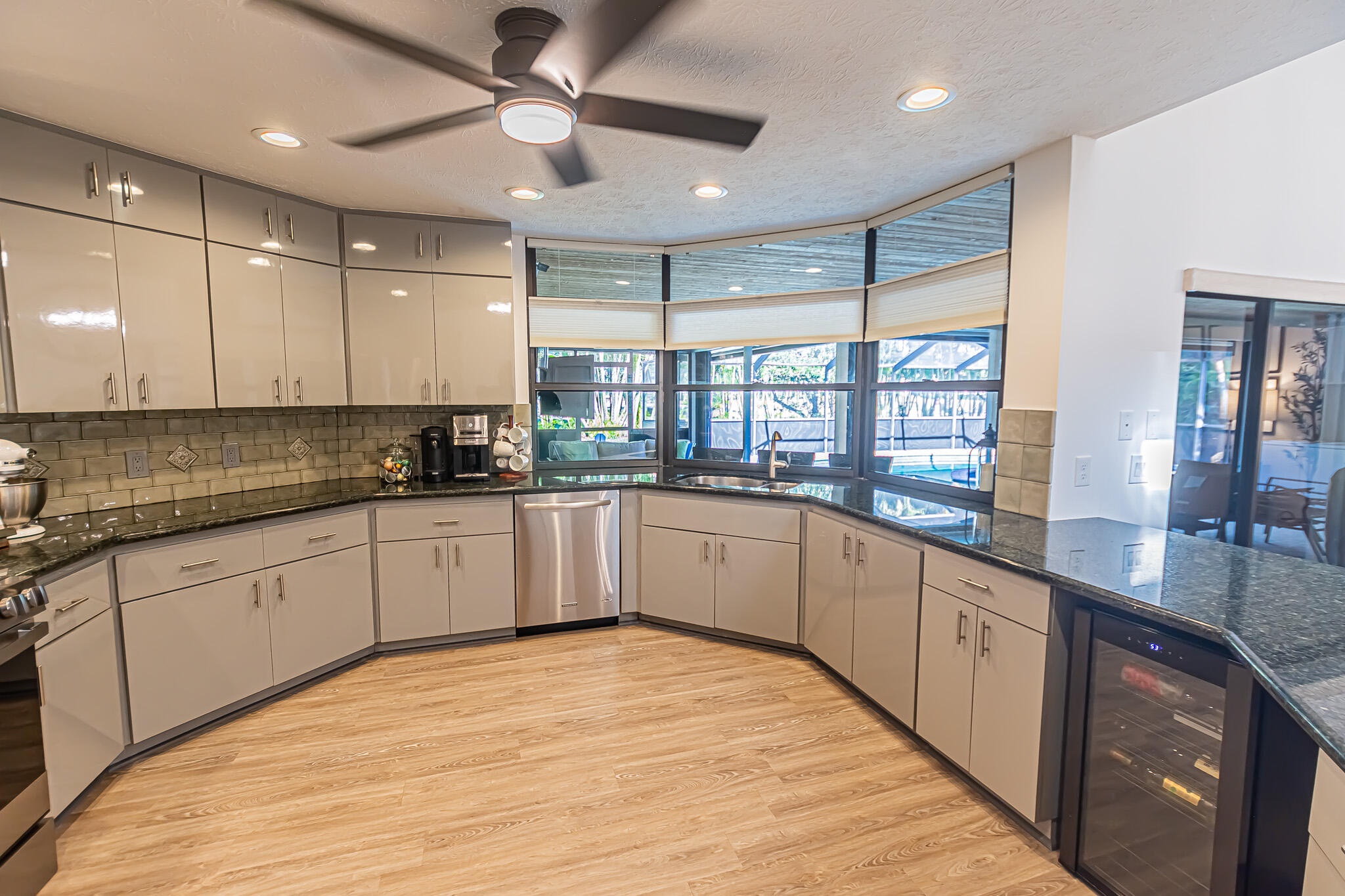 COUNTRY CLUB ESTATES - Residential