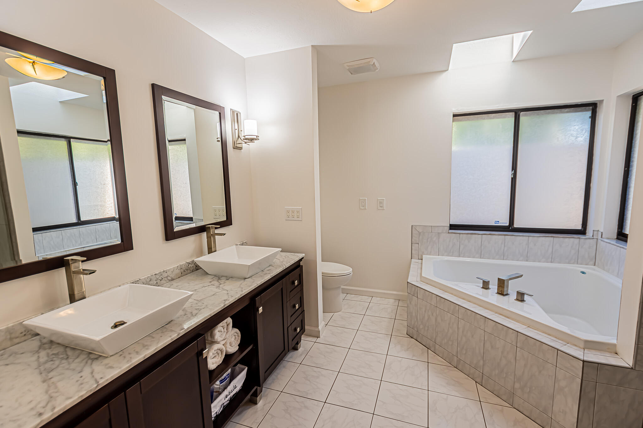 COUNTRY CLUB ESTATES - Residential