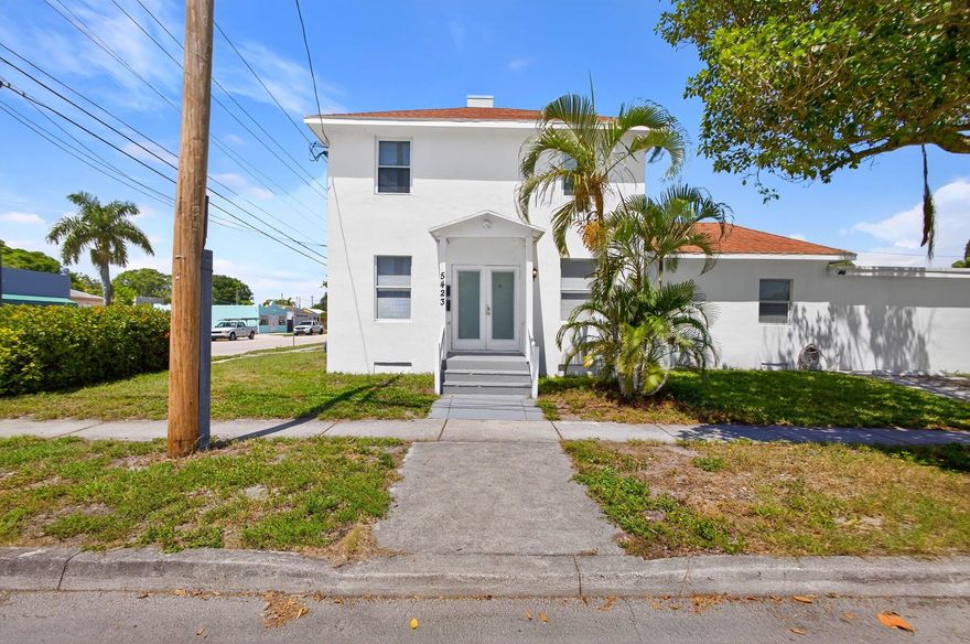 Come see this beautiful Triplex in the desirable Southend!  Large corner lot with a fenced in back yard!  Granite counter tops and new tile throughout. Great opportunity to live in one unit and rent out the other two units or rent them all!  First floor main unit is a 3/2 with a W/D.  Upstairs is a darling 2/1 with a great view, 3rd unit is a charming 1/1 on the north side of the house.  Renter ready for an investor to capitalize on this ever growing area of West Palm Beach.  Minutes to Palm Beach Island, PBIA, the Outlets, City Place, Clematis Street, the Intracoastal and I-95.  Zoned up to 5 units!