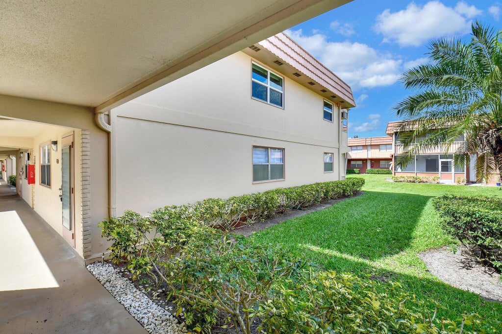 Photo of 450 Saxony J, Delray Beach, FL 33446 (MLS # B26080454)