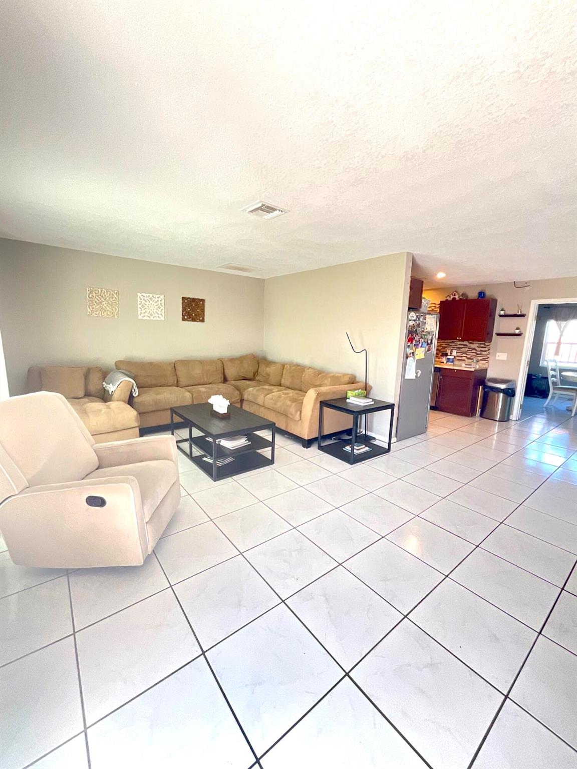 409 NE Oleander Avenue, Port St Lucie, FL, 34952/$330,000 4 409 NE Oleander Avenue