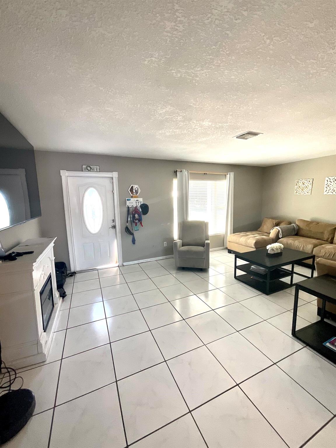 409 NE Oleander Avenue, Port St Lucie, FL, 34952/$330,000 3 409 NE Oleander Avenue