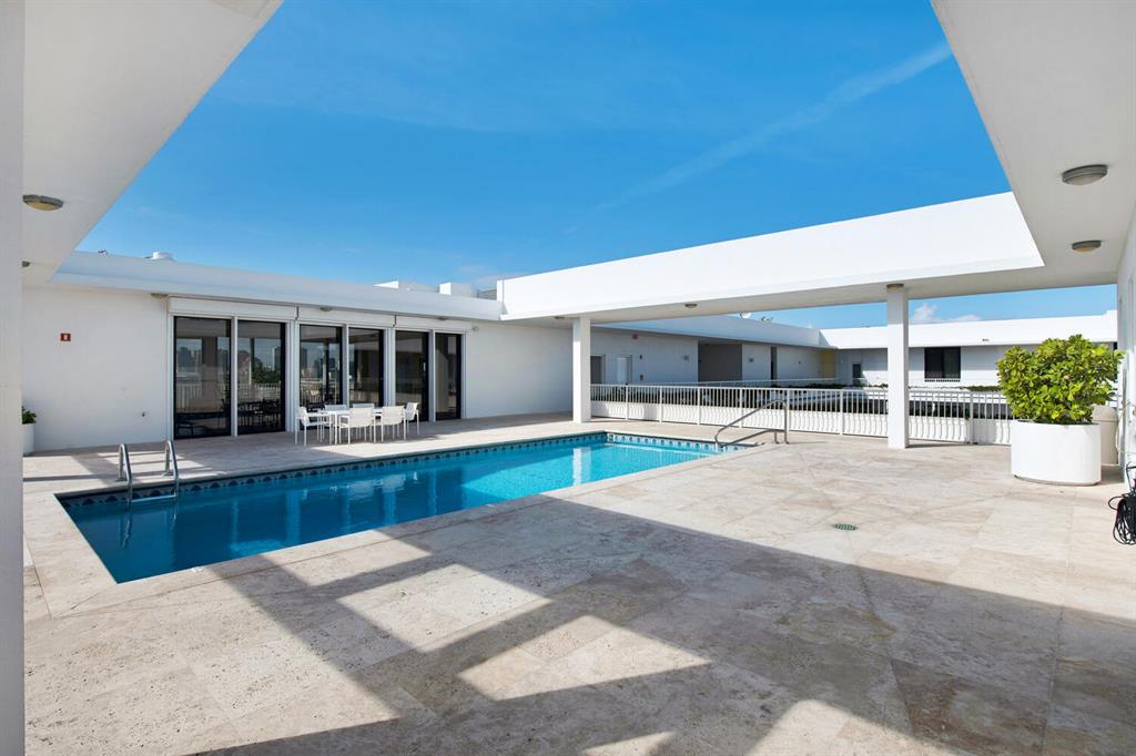 FOUR HUNDRED SO OCEAN BLVD CONDO - Residential