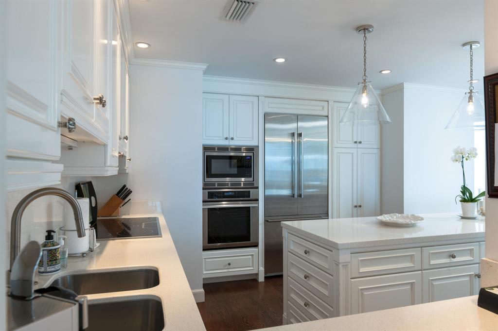 FOUR HUNDRED SO OCEAN BLVD CONDO - Residential