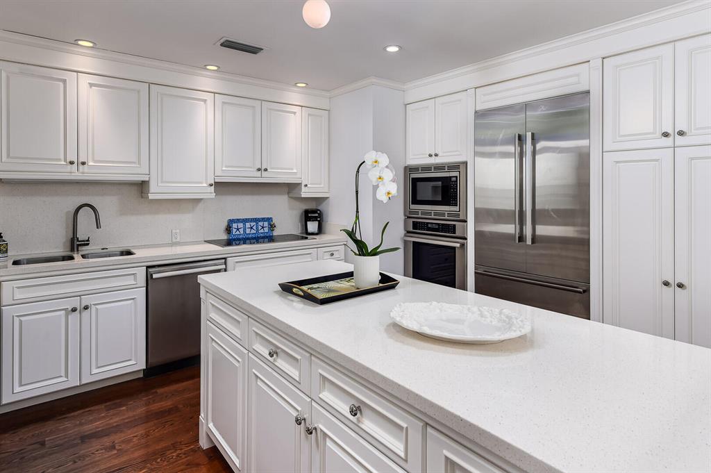 FOUR HUNDRED SO OCEAN BLVD CONDO - Residential