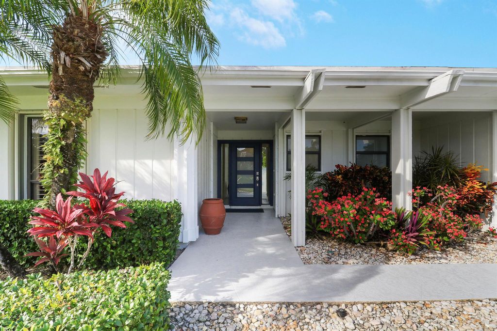 Photo of 13397 Garth Court, Palm Beach Gardens, FL 33418 (MLS # R11143978)