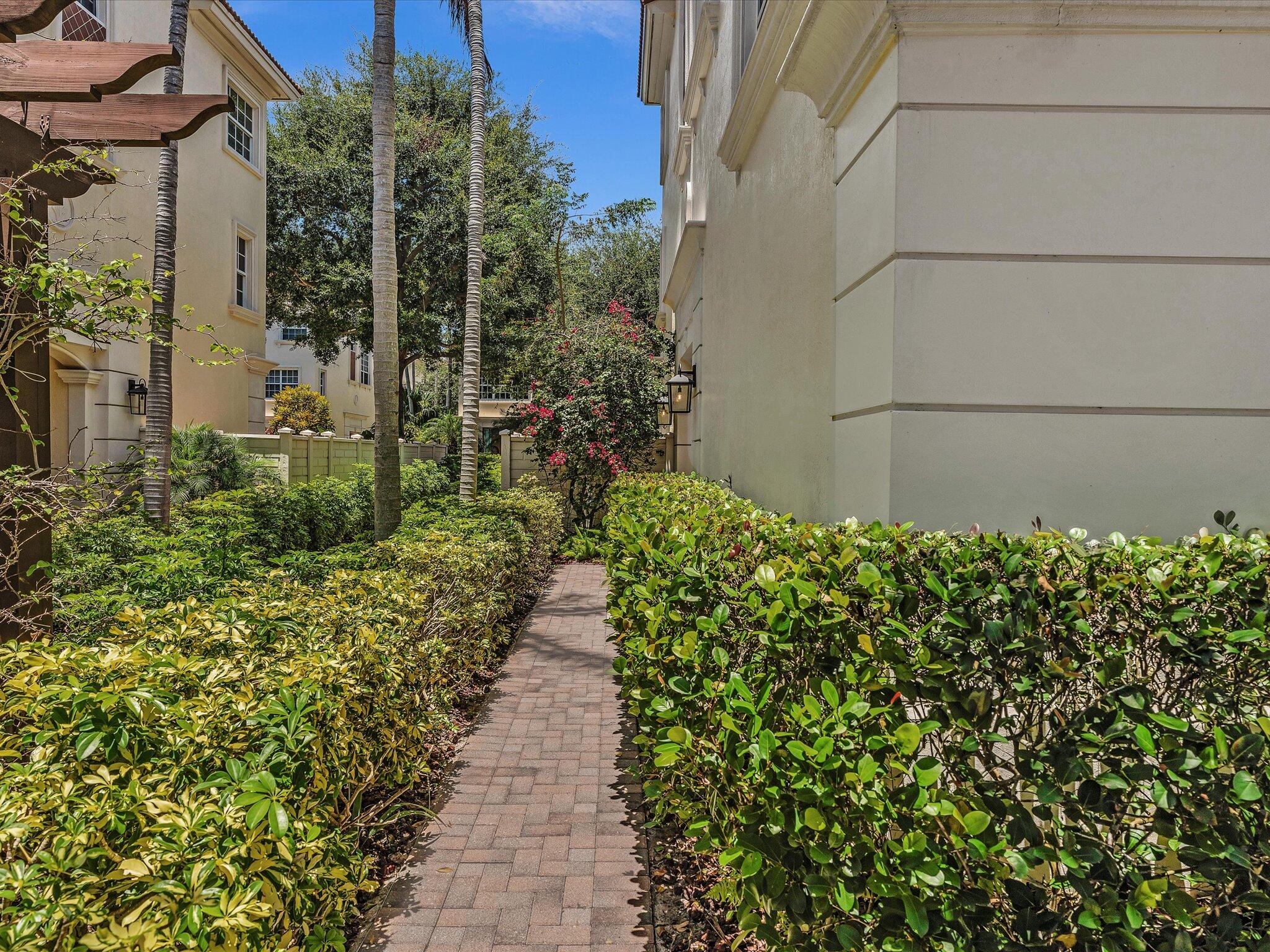5575 NE Trieste Way, Boca Raton FL 33487