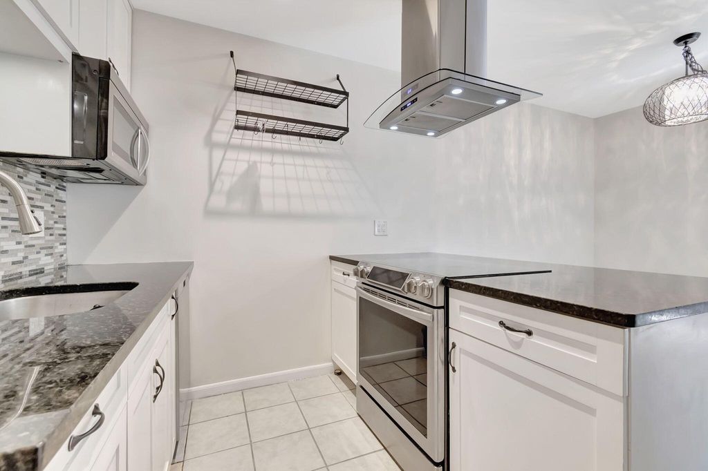 Photo of 309 NE 7th Avenue #B, Delray Beach, FL 33483 (MLS # R11126653)