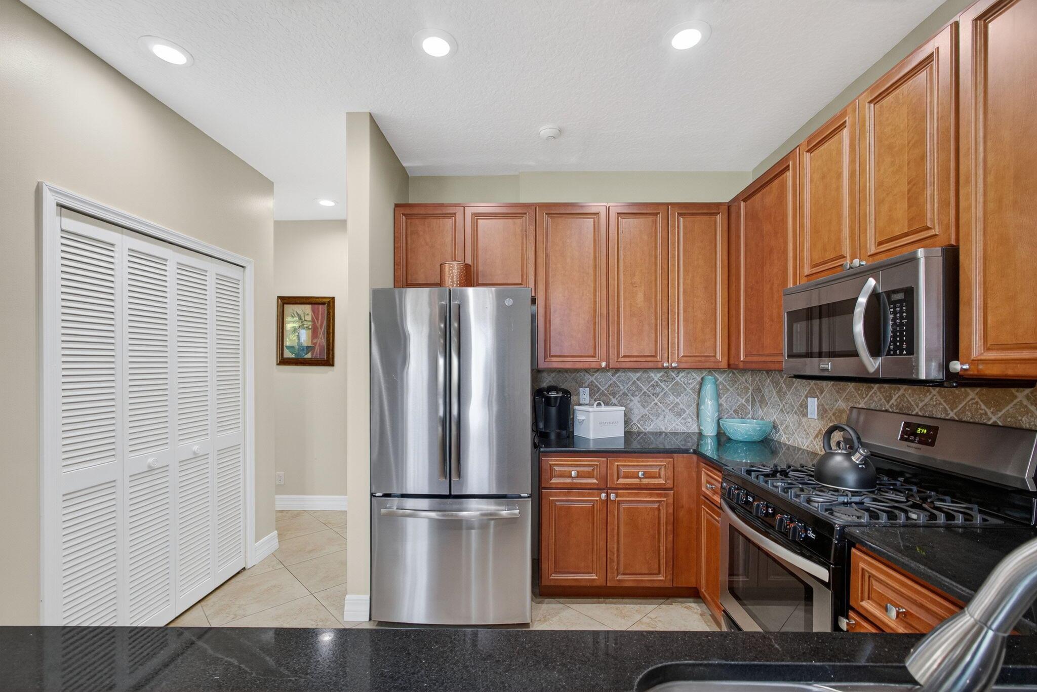 IBIS GOLF AND COUNTRY CLU - Residential Lease