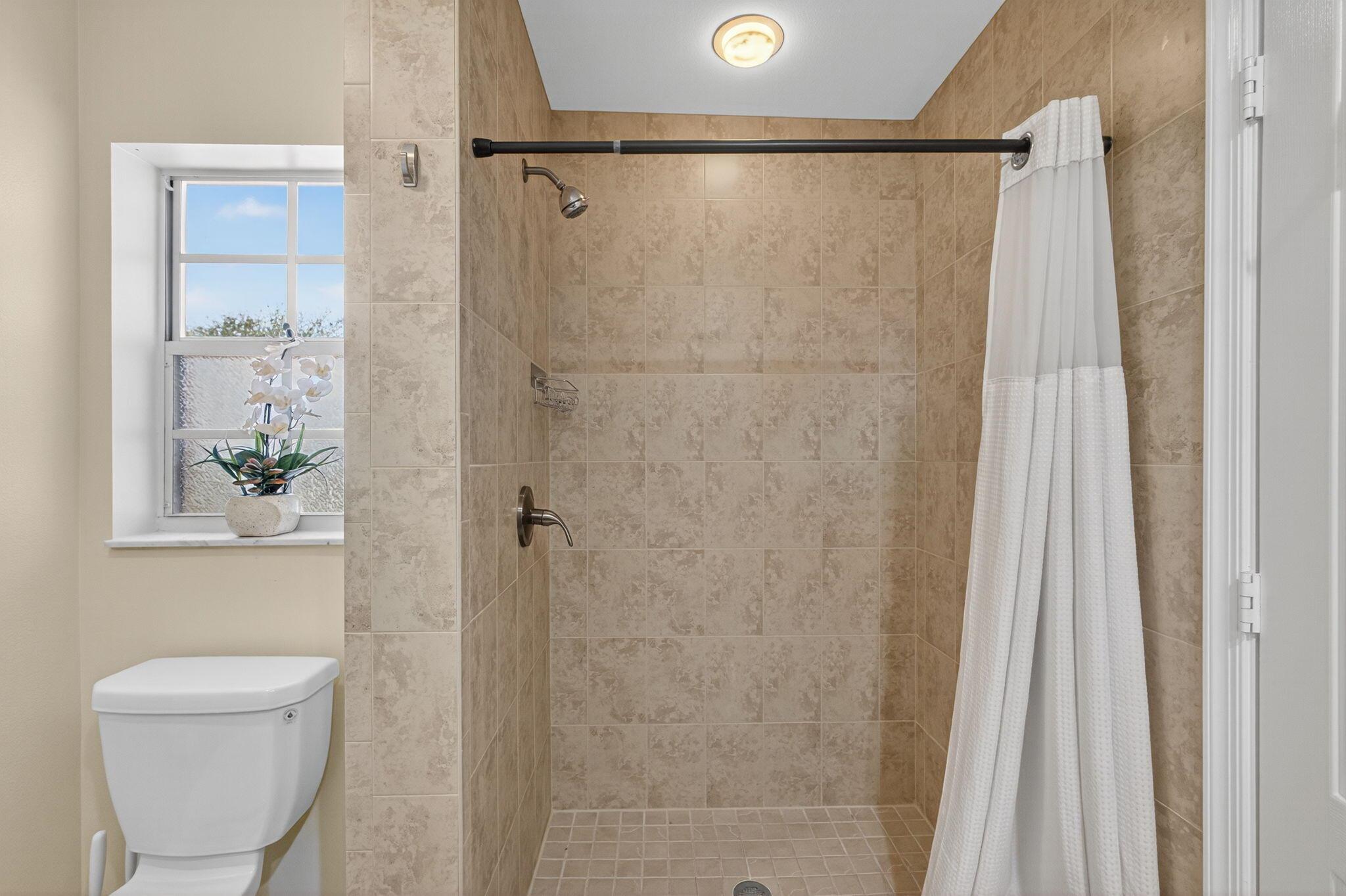 IBIS GOLF AND COUNTRY CLU - Residential Lease