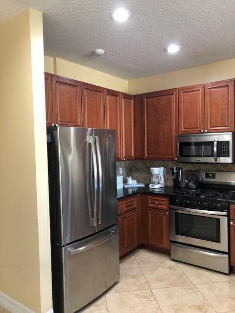 IBIS GOLF AND COUNTRY CLU - Residential Lease