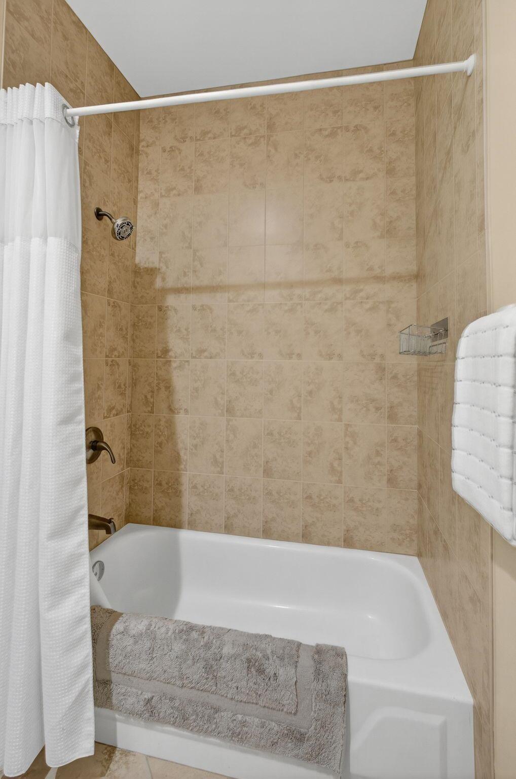 IBIS GOLF AND COUNTRY CLU - Residential Lease