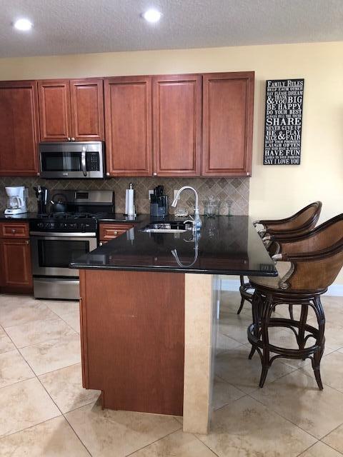 IBIS GOLF AND COUNTRY CLU - Residential Lease