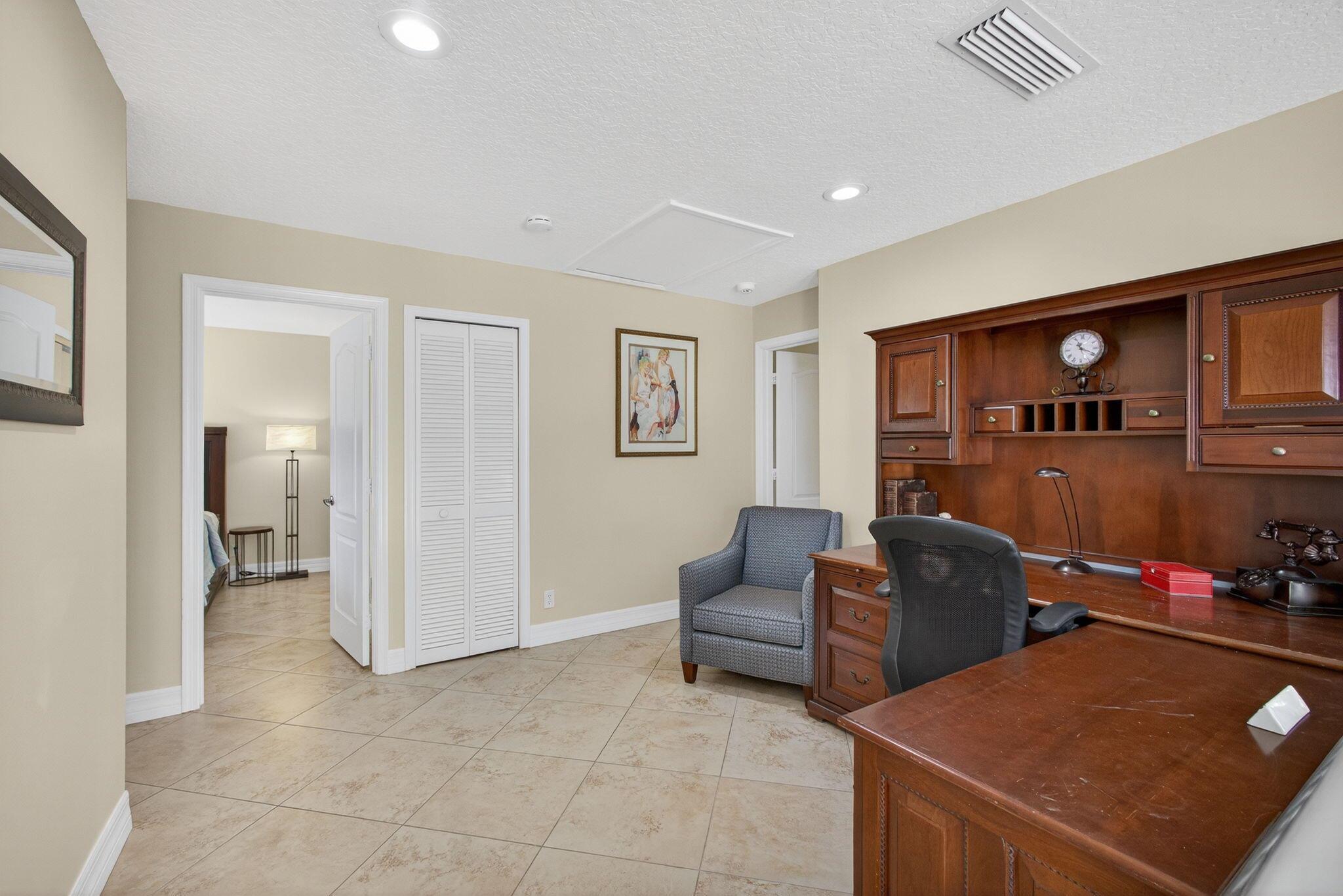 IBIS GOLF AND COUNTRY CLU - Residential Lease