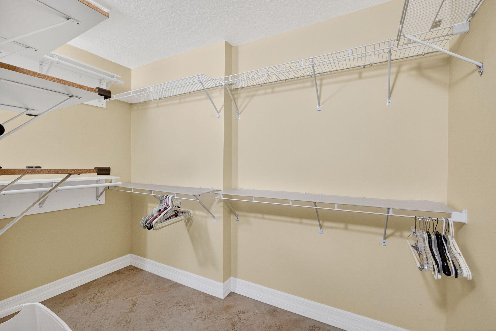 IBIS GOLF AND COUNTRY CLU - Residential Lease