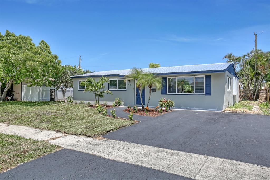 Photo of 9430 Bloomfield Drive Dr, Palm Beach Gardens, FL 33410 (MLS # R10817081)