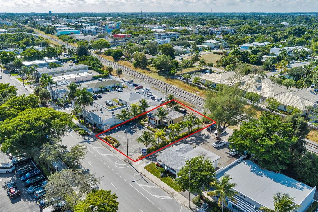 Photo of 522 NE 5th Avenue, Delray Beach, FL 33483 (MLS # R11144758)