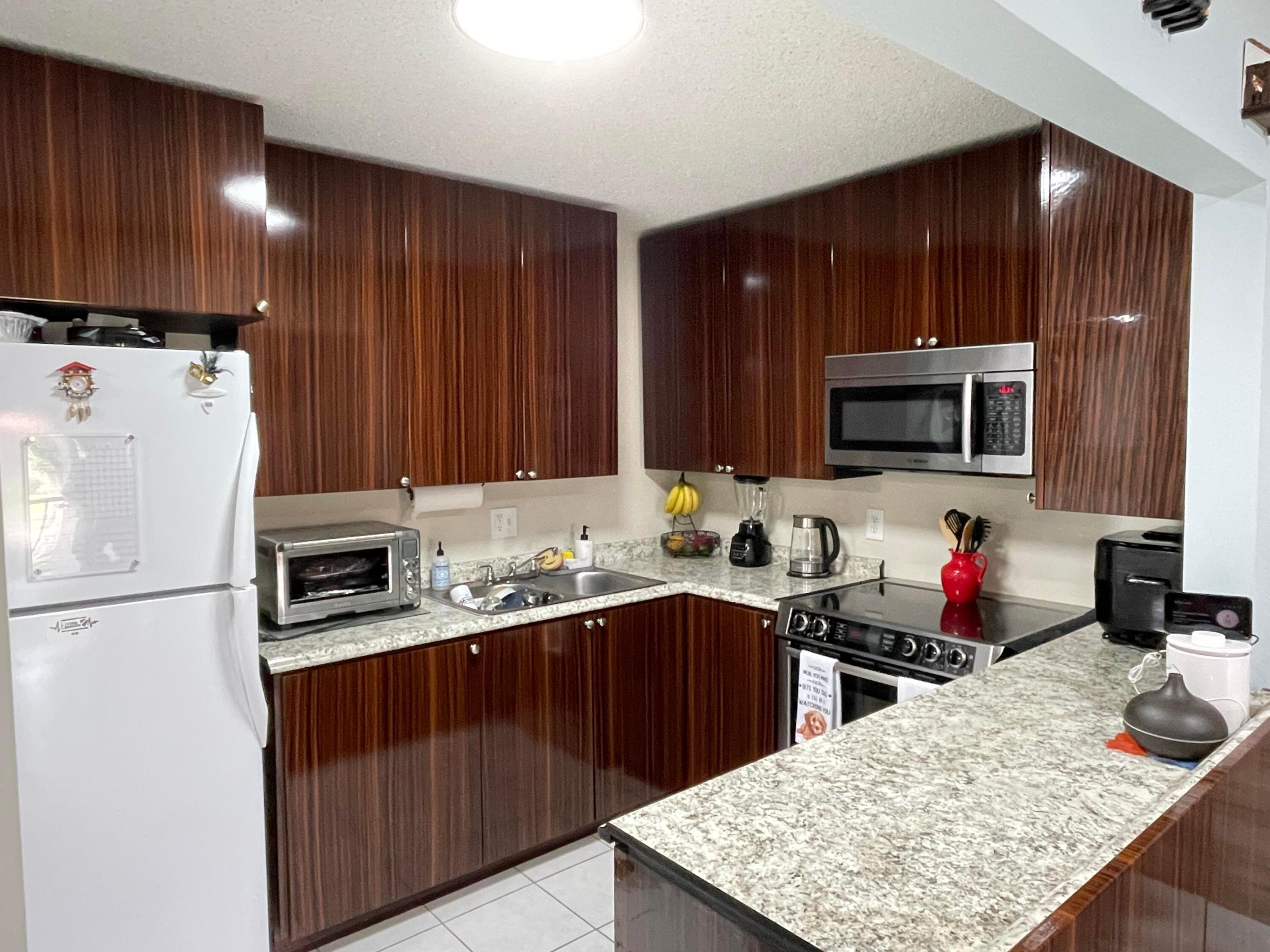 View photos, virtual tours, details... 536 Shady Pine Way A2