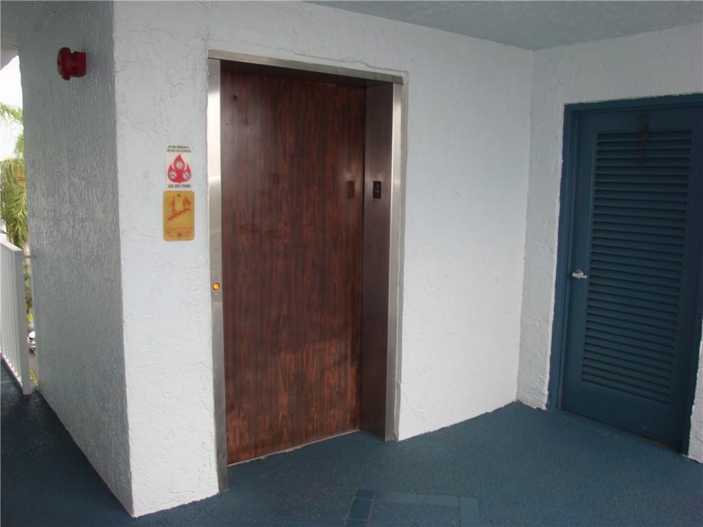 PALM SPRINGS 2 - Residential