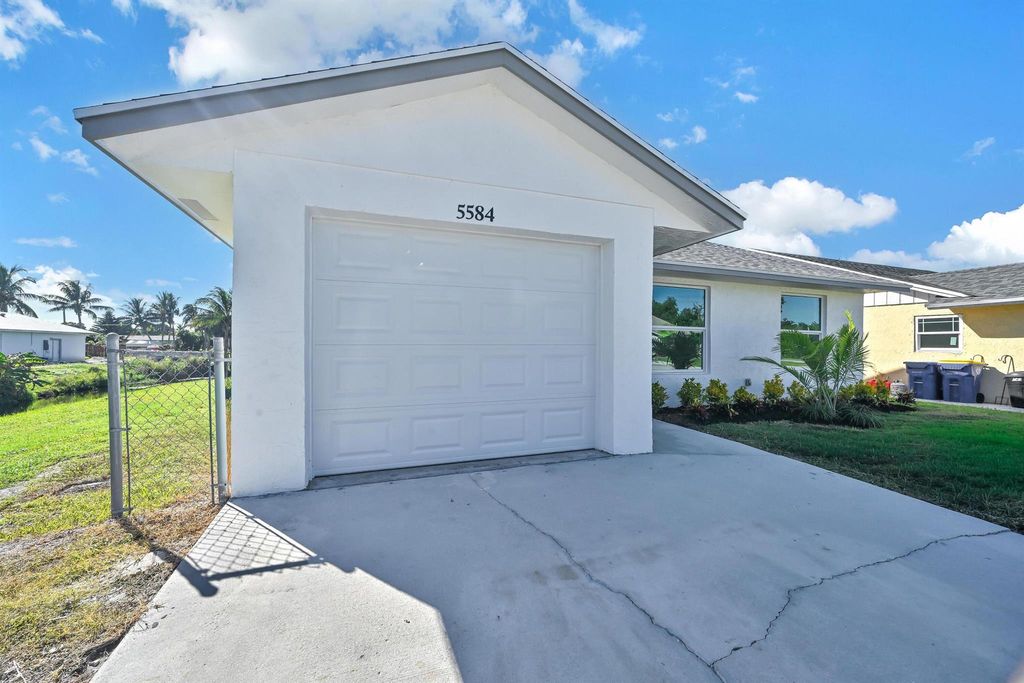 Photo of 5584 SE Katharine Avenue, Stuart, FL 34997 (MLS # R11132696)