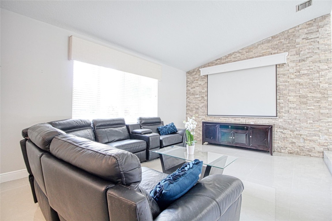 Pine Ridge North 127-29 B - Residential