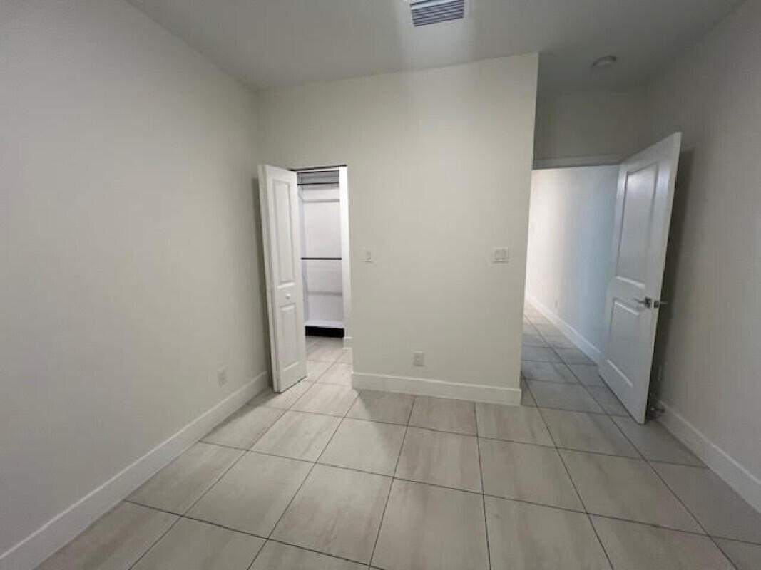 PALM BEACH FARMS CO 7 - Residential Lease