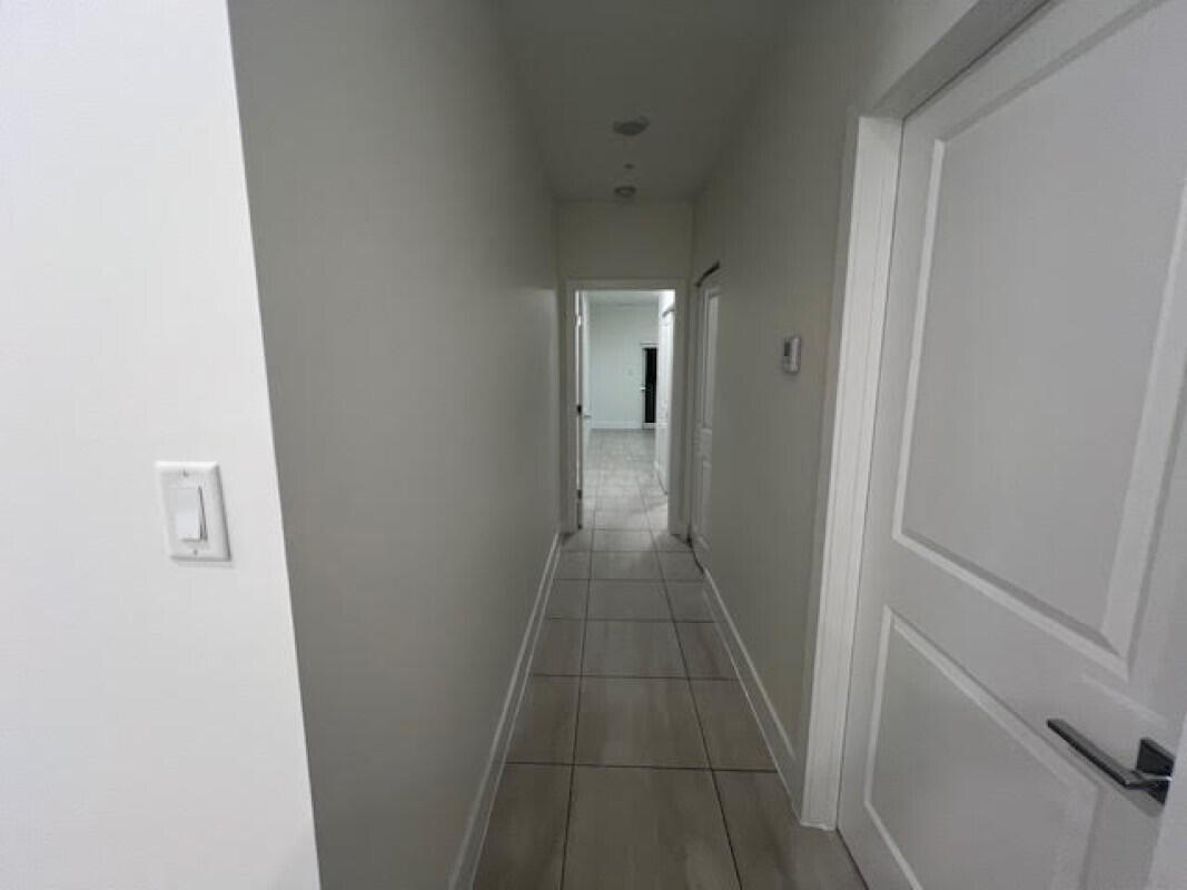 PALM BEACH FARMS CO 7 - Residential Lease