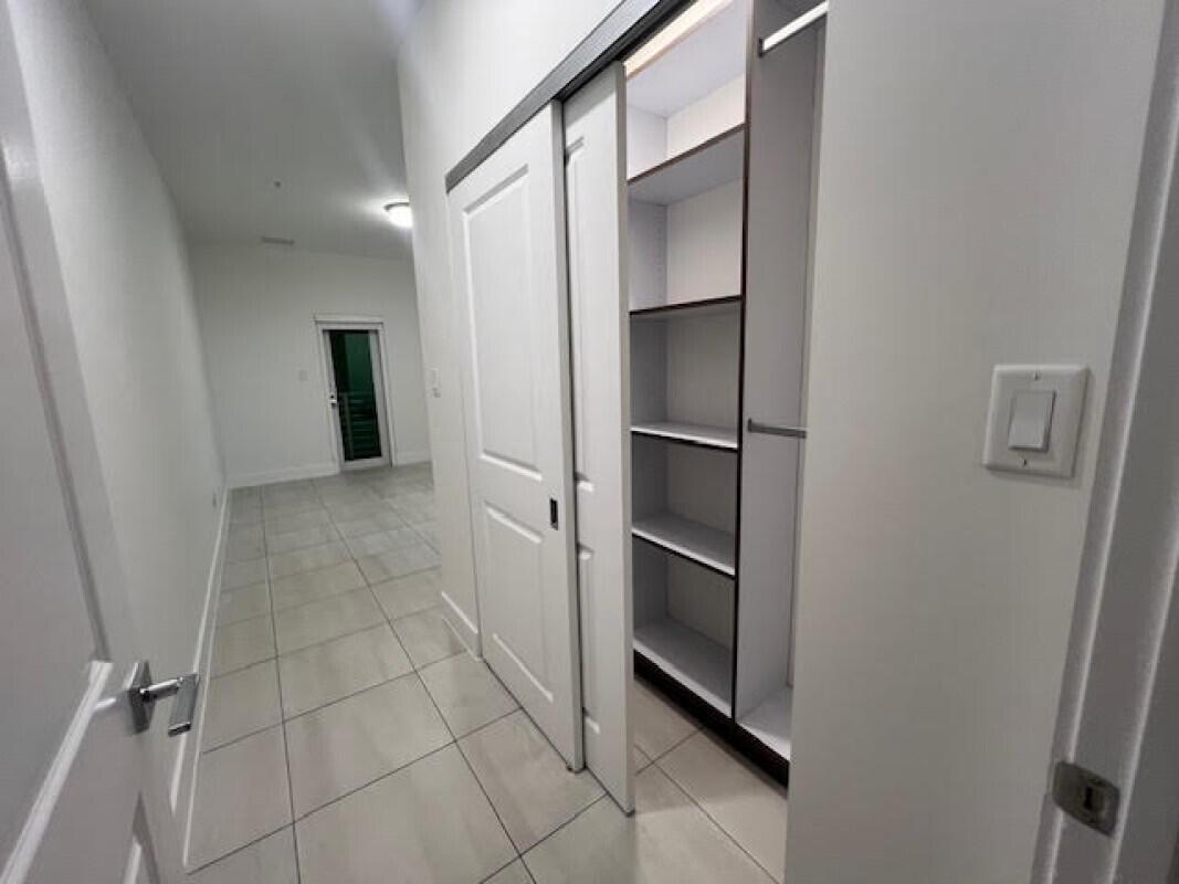 PALM BEACH FARMS CO 7 - Residential Lease