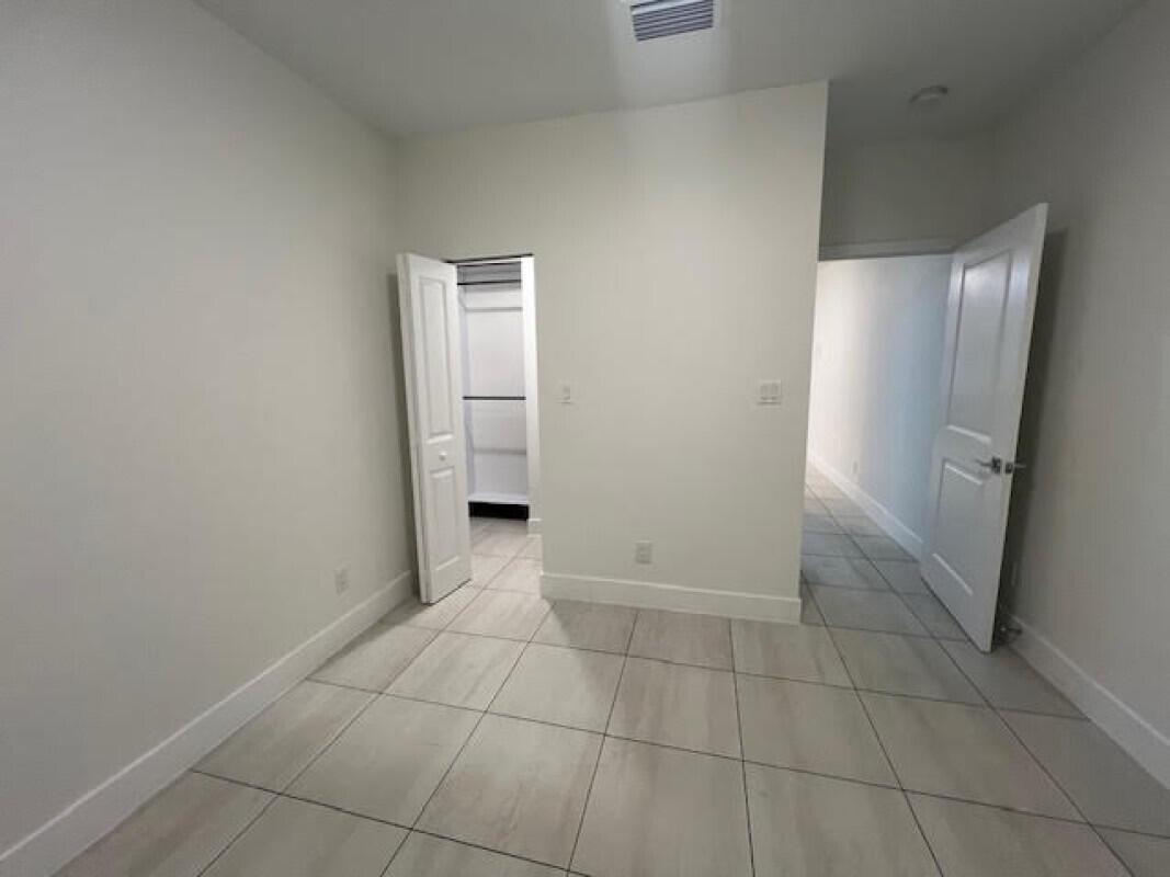 PALM BEACH FARMS CO 7 - Residential Lease