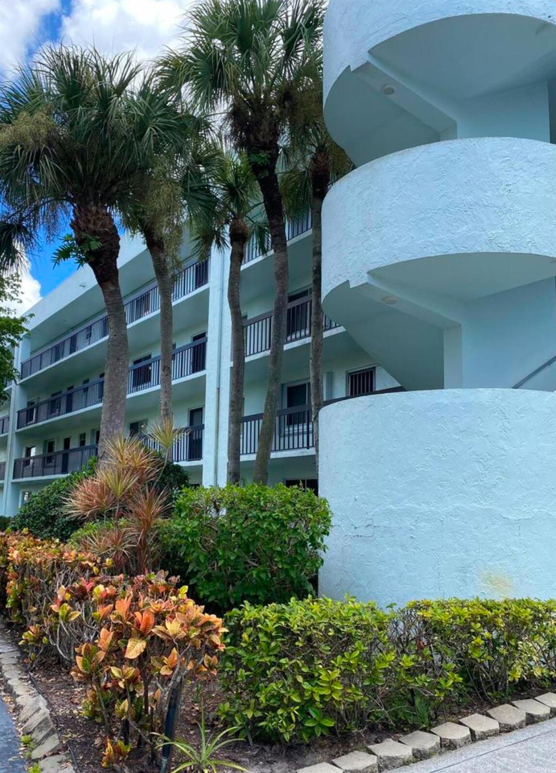 Beautiful recently renovated 3/2 condo in 55+ community - entirely new kitchen and AC unit with an office space that could be used for a bedroom (not pictured - used for online business) in Lake Worth/Greenacres. Lower HOA than most communities, golf course, countless amenities, new roof in 2024! Maintenance fees cover virtually anything you could think of, such as water, cable, internet, pest control, etc. Schedule your showing today!!