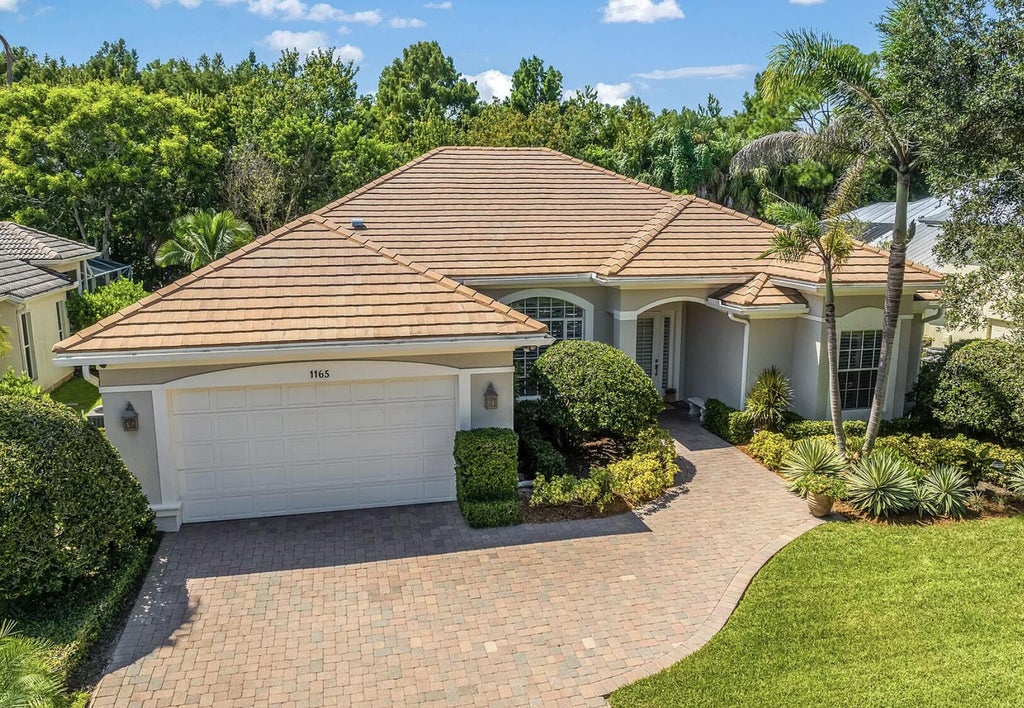 Photo of 1165 ANSLEY Avenue SW, Vero Beach, FL 32968 (MLS # B26078855)