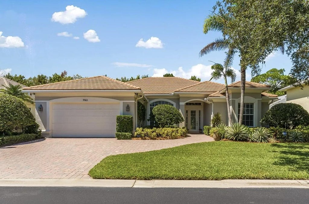Photo of 1165 ANSLEY Avenue SW, Vero Beach, FL 32968 (MLS # B26078855)