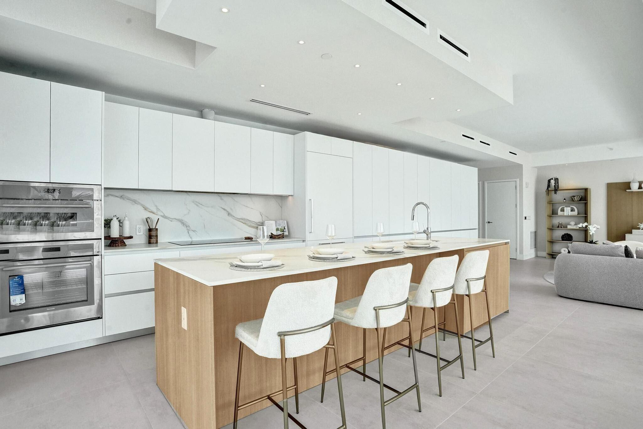 Entourage in the Sun - Residential