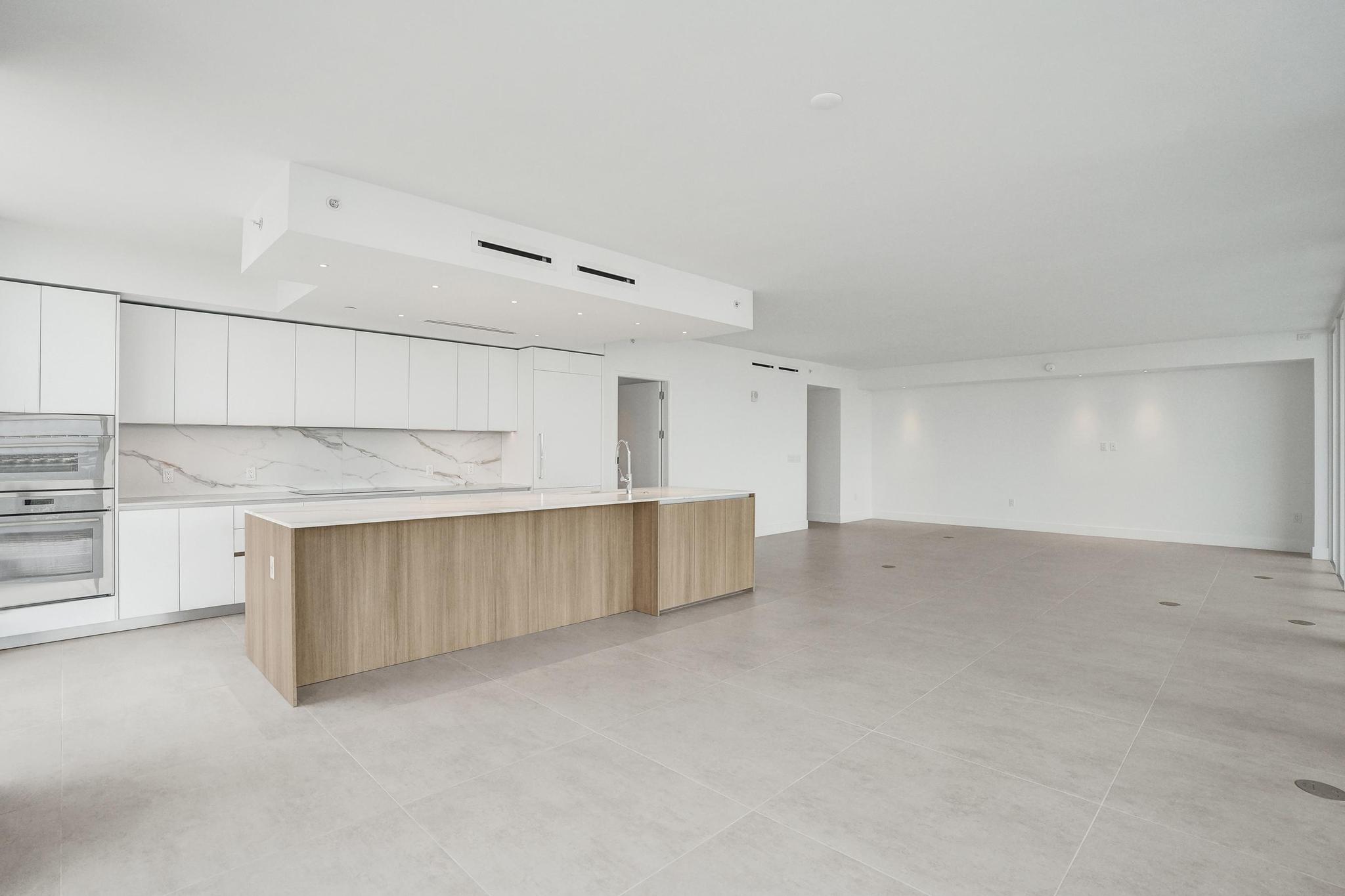 407 N Riverside Drive 605