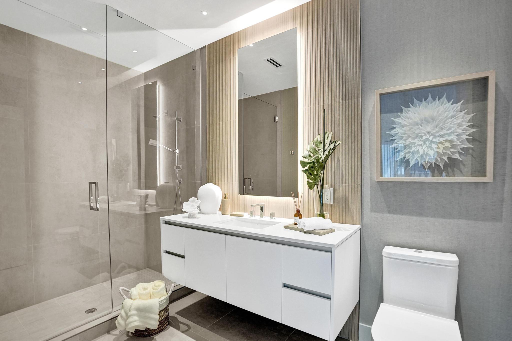 Entourage in the Sun - Residential