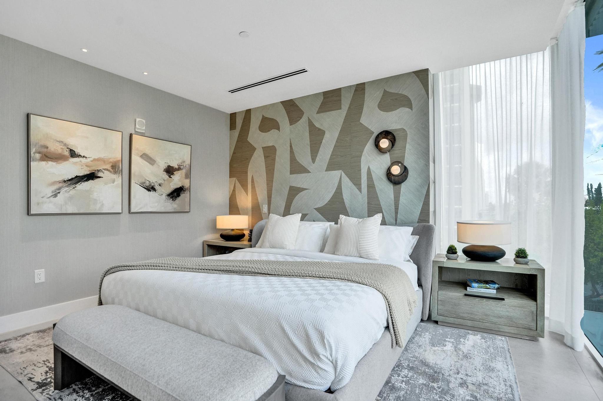 Entourage in the Sun - Residential