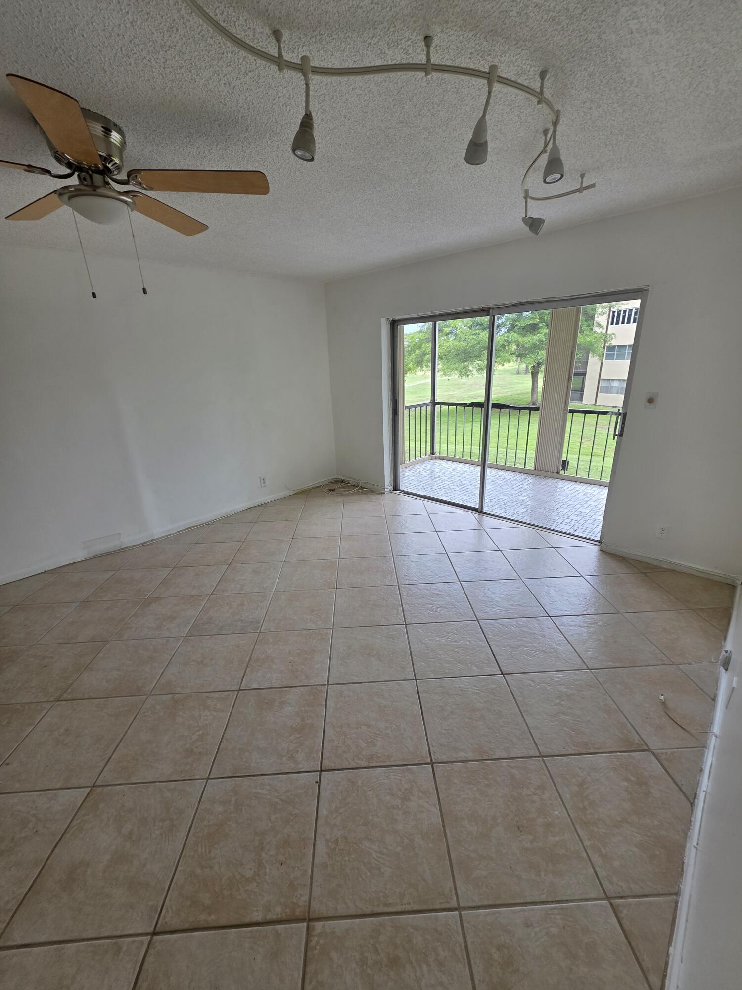 INVERRARY COUNTRY CLUB - Residential