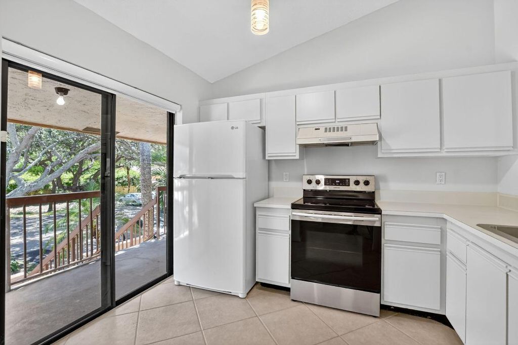 Photo of 3939 NE 5th Avenue #F203, Boca Raton, FL 33431 (MLS # R11118514)