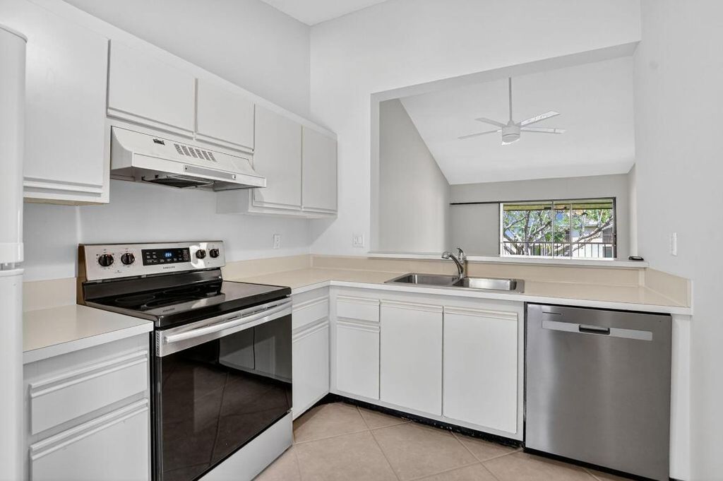 Photo of 3939 NE 5th Avenue #F203, Boca Raton, FL 33431 (MLS # R11118514)