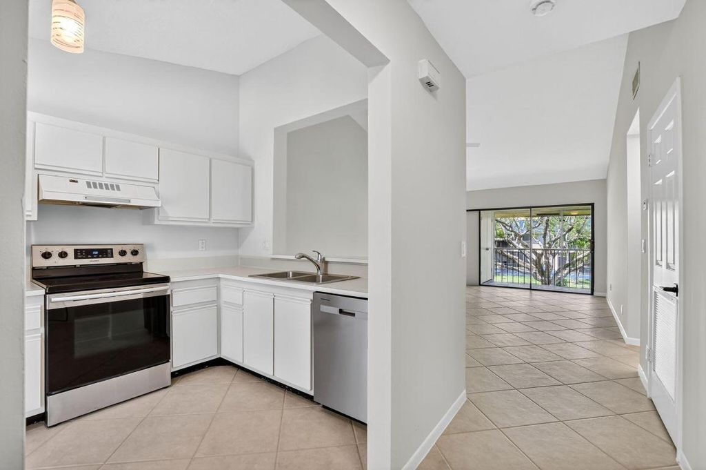 Photo of 3939 NE 5th Avenue #F203, Boca Raton, FL 33431 (MLS # R11118514)