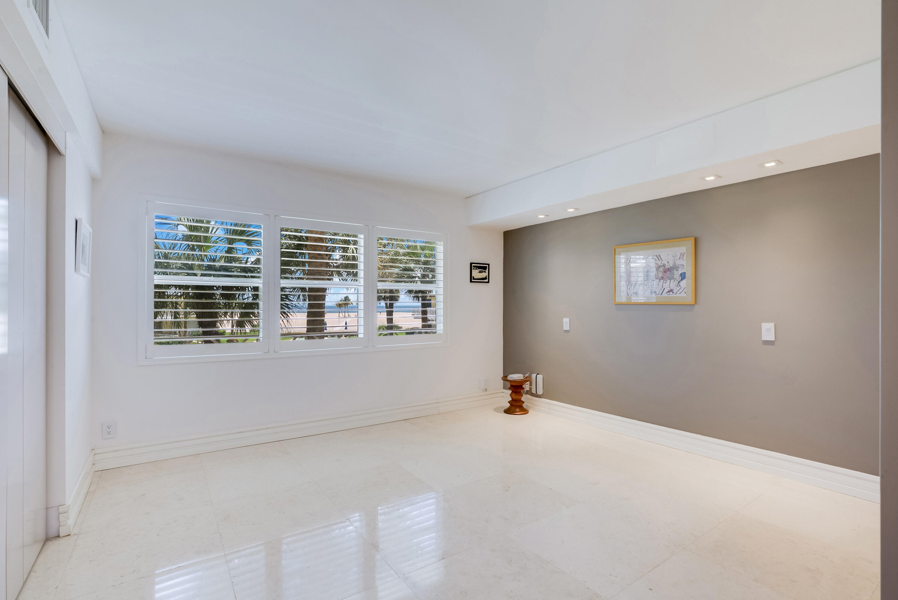 2000 S Ocean Lane 202