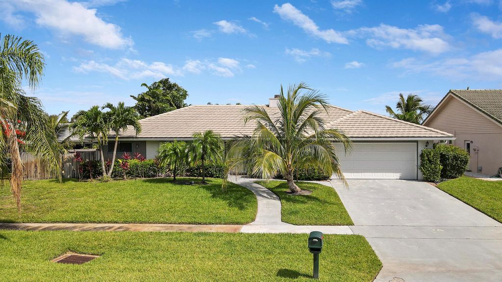 Photo of 14 Hickory Hill Road, Tequesta, FL 33469 (MLS # R10903547)