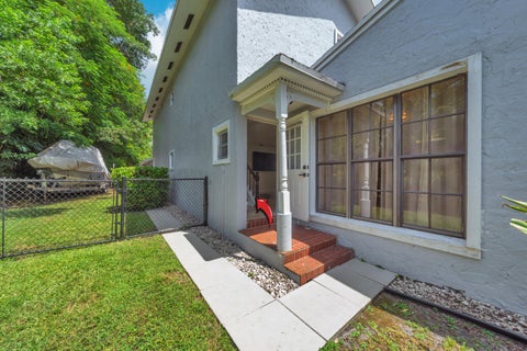 Tiny photo for 400 E Acre Drive, Plantation, FL 33317 (MLS # B26078658)