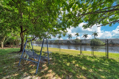 Tiny photo for 400 E Acre Drive, Plantation, FL 33317 (MLS # B26078658)