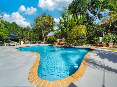 Tiny photo for 400 E Acre Drive, Plantation, FL 33317 (MLS # B26078658)