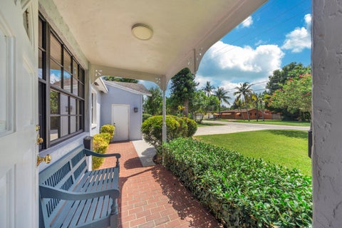 Tiny photo for 400 E Acre Drive, Plantation, FL 33317 (MLS # B26078658)
