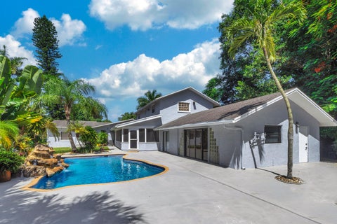 Tiny photo for 400 E Acre Drive, Plantation, FL 33317 (MLS # B26078658)